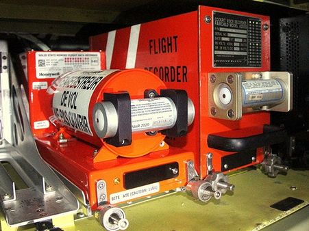 கேள்வி 11: விமானத்தின் உள்ள கருப்புப் பெட்டி நிறம் என்ன ? 