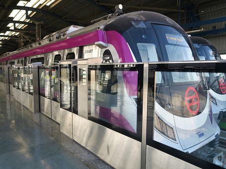 கேள்வி 2: தில்லி மெட்ரோ ரயில்வே தோற்றுவிக்கப்பட்ட ஆண்டு? 