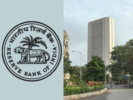 கேள்வி 7: நூறு ரூபாய் நோட்டுகளில் கையெழுத்திடுபவர் யார்? 