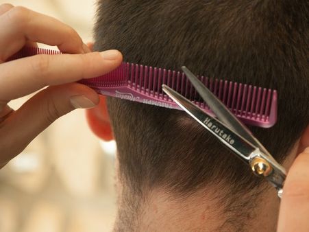 போலீஸ் கட்டிங், முறுக்கு மீசை