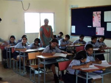 ஒரே நேரத்தில் 53 ஆயிரம் பள்ளிகள்