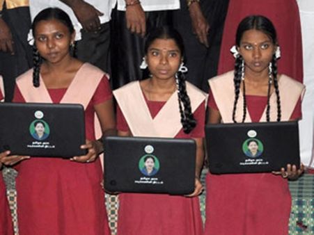 மாணவர்களுக்கு லேப்டாப்