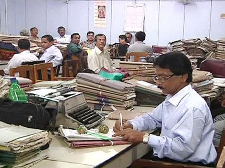 மூன்று வேலை, 30 ஆண்டு ஊதியம்