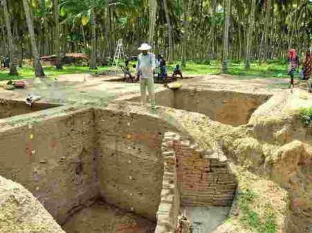 கல்வித்தகுதி: