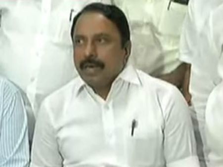 விளம்பர பதாகைகள் வைக்கக்கூடாது