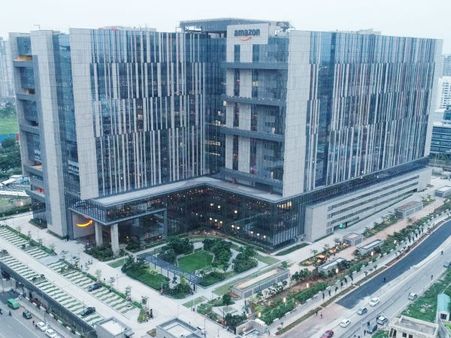 60,000 மேற்பட்ட முழு நேரப் பணியாளர்கள்