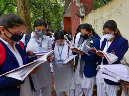 மாணவர்களுக்கு முகக் கவசம் வழங்க முடிவு