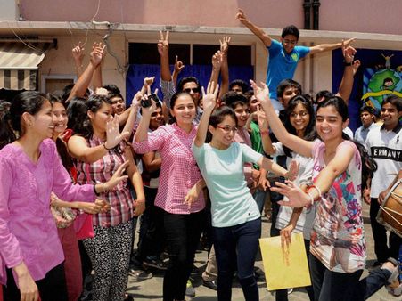 யார் யாருக்கு தேர்வுகள் இல்லை