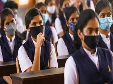 11, 12ம் வகுப்பு மாணவர்கள்