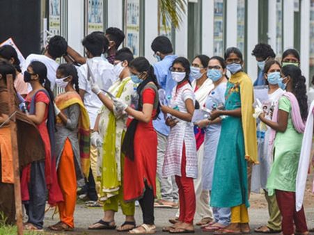 கல்லூரிகளிலேயே தடுப்பூசி