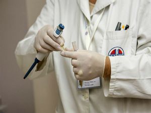 Career In Paramedical After 12th: 12वीं के बाद करें पैरामेडिकल से जुड़े ये कोर्सेस