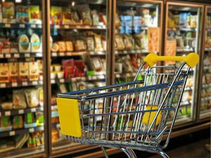 Career In Retail Management: जानिए करियर की संभावनाएं, योग्यता, कोर्स और सैलरी के बारे में