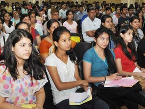सिविल सर्विस की तैयारी के लिए महत्वपूर्ण पत्र-पत्रिकाएं और न्यूज चैनल की जानकारी
