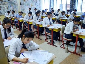 UP Board Exam 2019: यूपी बोर्ड की 10वीं-12वीं की परीक्षाएं 7 अप्रैल से, टाइम टेबल हुआ घोषित