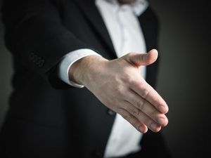Body Language Tips For Interview: इंटरव्यू में कॉन्फिंडेंट दिखने के लिए 7 बॉडी लैंग्वेज टिप्स