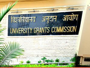 UGC: अब विदेशी यूनिवर्सिटी से PhD करने वालों को सीधे मिलेगी असिस्टेंट प्रोफेसर की नौकरी
