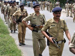 UP Police Recruitment: उत्तर प्रदेश में कांस्टेबल के 49,568 पदों पर निकली भर्ती, जानिए डिटेल्स