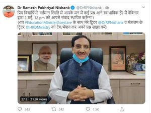 #EducationMinisterGoesLive एमएचआरडी मिनिस्टर 2 मई को 12 बजे करेंगे लाइव टॉक, आप भी पूछ सकते हैं सवाल