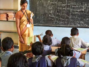 Career In Teaching: कैसे करें टीचर बनने की तैयारी, जानिए टचिंग टिप्स