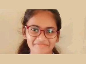 CBSE 12th Topper 2021: मजदूर की बेटी अनुसुइया कुशवाहा ने किया टॉप, दिल को छू लेगी प्रेरक कहानी