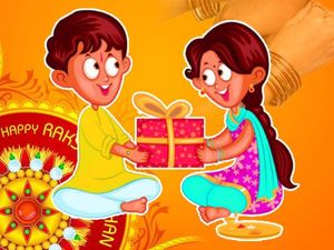 Raksha Bandhan Gifts Ideas 2021: राखी पर बहन को पढ़ाई से जुड़ी ये चीजें करें गिफ्ट, दिल हो जाएगा खुश