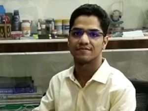 UPSC Result 2021: आदर्श शुक्ला ने बिना कोचिंग के पहले प्रयास में पास की यूपीएससी परीक्षा