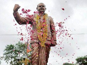 जानिए कौन हैं श्यामा प्रसाद मुखर्जी: भारत में अतुलनीय रहा योगदान