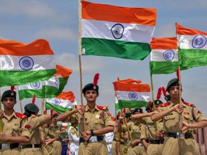 Independence Day 2022: बॉलीवुड की टॉप 10 देश भक्ति पर आधारित फिल्में