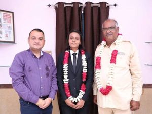 Good News: ड्राइवर की बेटी बनी जज, बताए सफलता के मंत्र