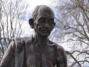 Gandhi Jayanti Shayari 2022: गांधी जयंती पर टॉप 15 शायरी से सजायें व्हाट्सएप