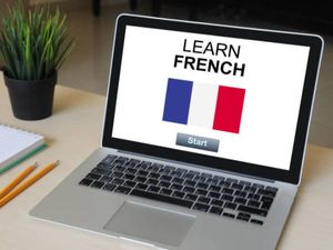 फ्रेंच में पीएचडी कैसे करें (Career in PHD French)
