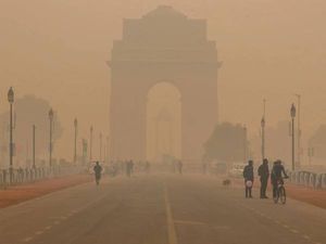 Air Pollution In Delhi: दिल्ली के सभी स्कूल अगले आदेश तक बंद, नोटिस जारी
