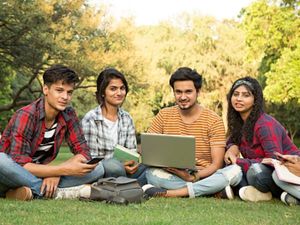 Advice: बैंकिंग, एग्रीकल्चर, मोटर मैकेनिक, सोशल वर्क और ऐक्टिंग में करियर कैसे बनाएं