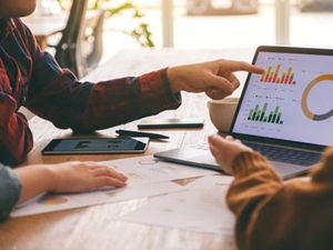 B.com Statistics में करियर कैसे बनाएं, जानिए कोर्स, कॉलेज और फीस