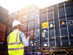 Career in B.com Supply Chain Management 2023: बीकॉम सप्लाई चैन मैनेजमेंट में कैसे बनाएं करियर