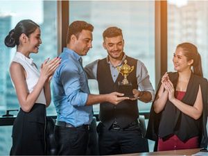 Education Awards 2022: अंतर्राष्ट्रीय शिक्षा पुरस्कार 2022 विजेताओं की लिस्ट