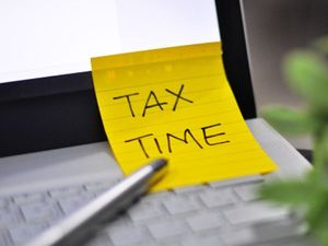 B.com कर प्रक्रिया और प्रैक्टिस में कैसे बनाएं करियर, जानिए कोर्स से जुड़ी जरूरी डिटेल्स