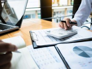 B.com प्रोफेशनल अकाउंटिंग में कैसे बनाएं करियर, जानें कोर्स से जुड़ी सभी आवश्यक डिटेल्स