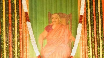 Sarojini Naidu's Birth Anniversary: 10 लाइनों में जानिए सरोजिनी नायडू के बारे में