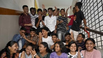 Bihar Board 10th Result 2024: बीएसईबी ने जारी किए कक्षा 10वीं के परिणाम, टॉप 10 में 50+ छात्र शामिल