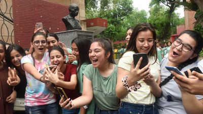 UP Board Result 2024: यूपी बोर्ड 10वीं, 12वीं रिजल्ट आज होंगे जारी, कैसे करें स्कोरकार्ड डाउनलोड