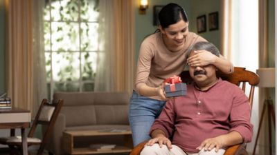 Father's Day 2024: पिता का प्यार, पिता की दुआ, पिता का संघर्ष: फादर्स डे पर करें इन खास शायरी से पापा को विश