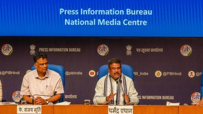 NEET-UG और UGC-NET पेपर लीक पर शिक्षा मंत्री ने दिया जवाब, कहा- NTA नहीं, शिक्षा माफिया और लोग हैं जिम्मेदार