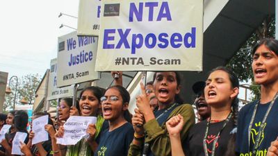 NEET UG 2024 SC Hearing: सुप्रीम कोर्ट में नीट पेपर लीक मामले की सुनवाई आज भी जारी रहेगी, देखें अपडेट 