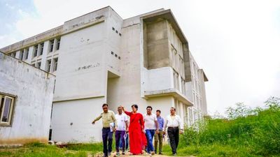 आतिशी ने किया नरेला स्कूल का निरीक्षण, विश्व स्तरीय शिक्षा प्रदान कर रहे दिल्ली के स्कूल 