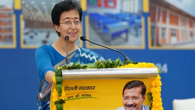 अतिशी ने दिल्ली के दिलशाद गार्डन में सरकारी स्कूल में नए शैक्षणिक ब्लॉक का उद्घाटन किया