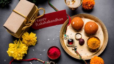 Happy Rakshabandhan Shayari 2024: रक्षाबंधन पर शेयर करें दिल को छू लेने वाली टॉप 10 शायरी