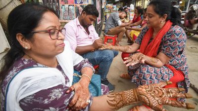 Hartalika Teej 2024: हरतालिका तीज पर शेयर करें अपनी प्रिय महिलाओं को शुभकामना संदेश
