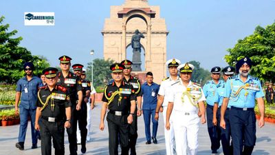 Indian Air Force Shayari 2024: भारतीय वायु सेना दिवस पर शेयर करें 2 लाइन शायरी, आसमान की बुलंदियों पर है..
