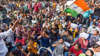 UPPSC Exam: यूपीपीएससी ने अभ्यर्थियों के विरोध के बाद पीसीएस परीक्षा संरचना में बदलाव किया